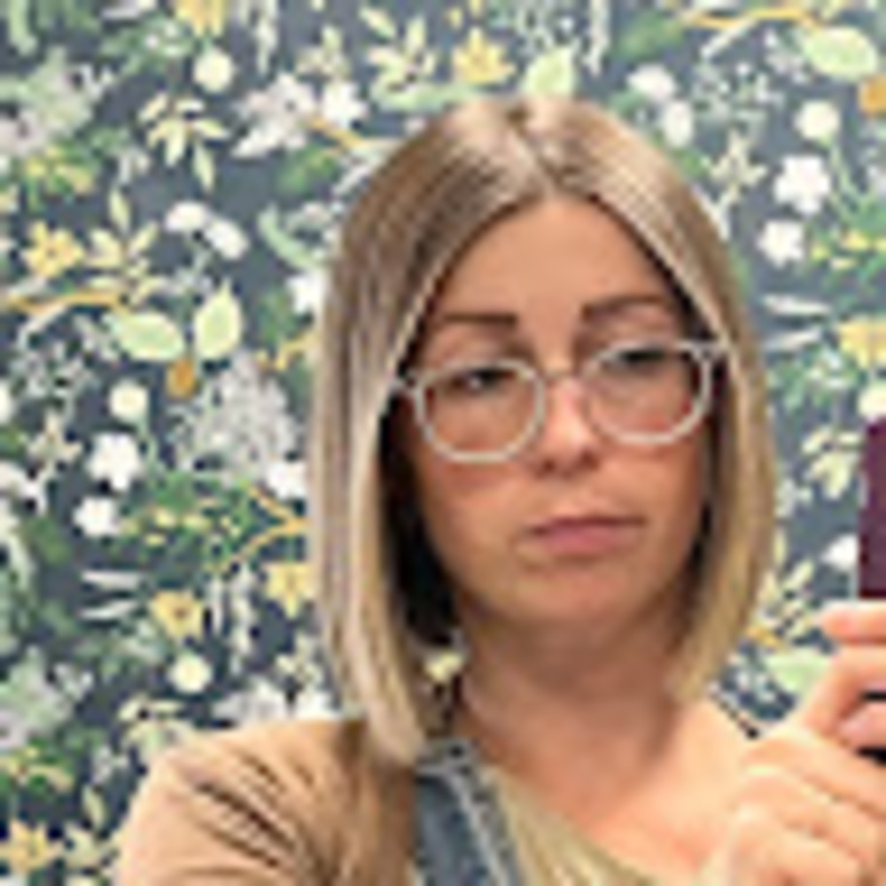 Meet your Posher, Hilary